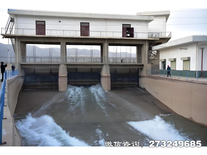 雙向止水水渠閘用于水庫(kù)輸水管道與水電站引水系統(tǒng)，由水務(wù)局、水電公司及水利工程公司采用。通過(guò)雙向密封結(jié)構(gòu)實(shí)現(xiàn)上下游止水，鋼制閘體耐高壓腐蝕，支持防氣蝕設(shè)計(jì)。適配大口徑渠道需求，保障水利工程止水可靠性。雙向止水水渠閘價(jià)格電話微信聯(lián)系廠家。